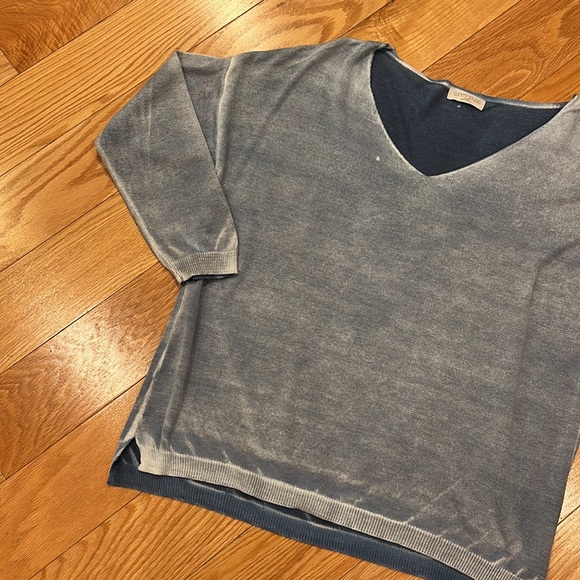 Sunny Studio Vneck sweater - Picture 3 of 5